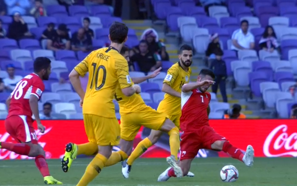 FNC险胜100T，ShowMaker拿下关键大龙强强对话四强赛，技惊四座