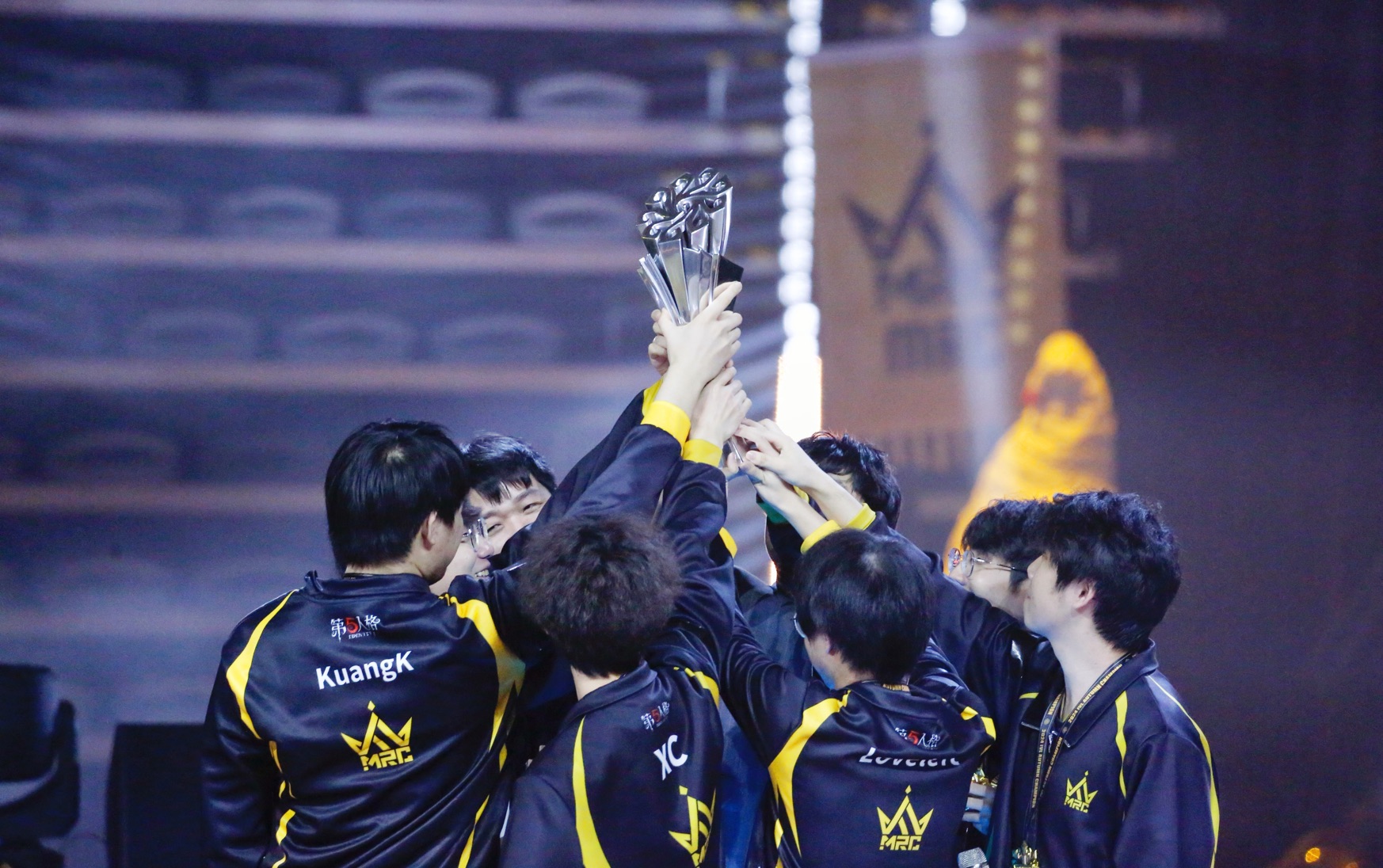 KT鏖战IG，Uzi单局斩获MVP鏖战多局八强赛，留下经典瞬间