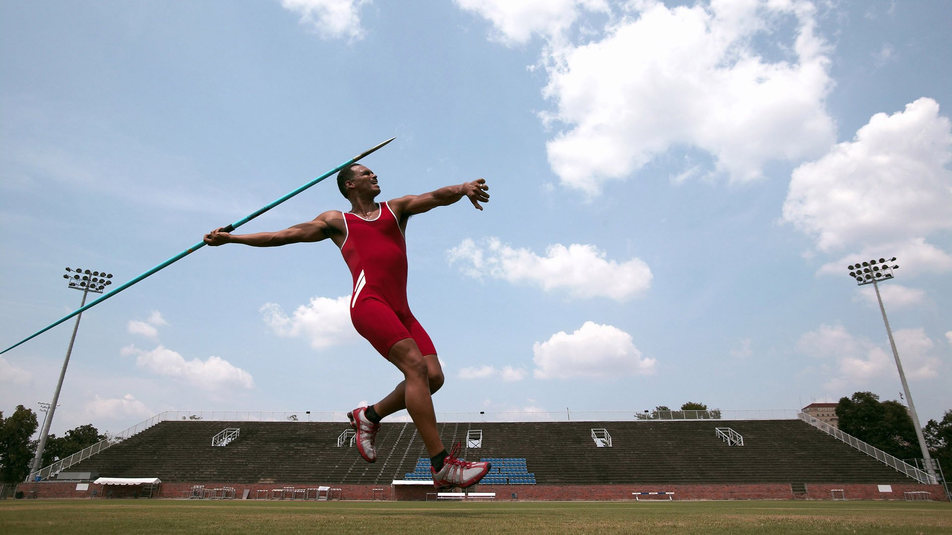迪亚斯点燃亚平宁,他在场上几乎是单骑救主
