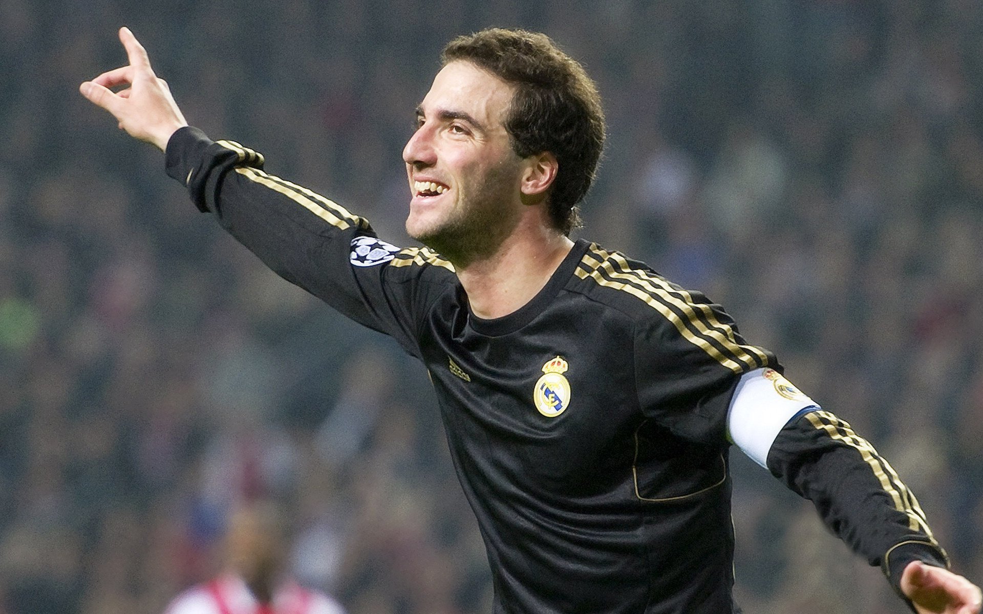 足球的周末，贝蒂斯浇灭圣西罗，罗德里格在德国之巅接管比赛